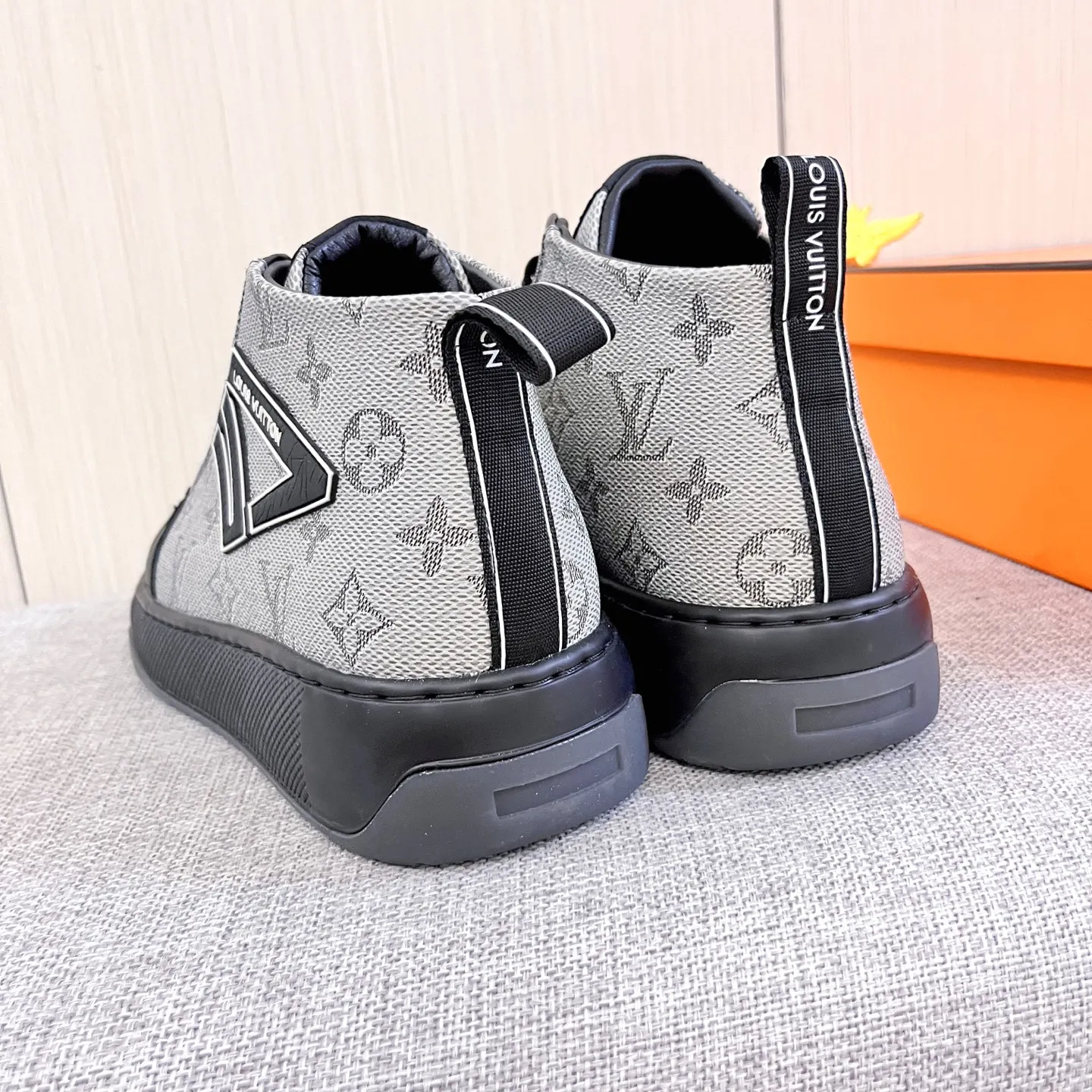 Men's shoes 💰 460 men's shoes 💰 [ LV ] 🔥 Louis Vuitton, high-end men's shoes brand official website 1:1 latest masterpiece: uppers are made of Italian imported first-layer cowhide with comfortable and breathable lining ➕ original non-slip and wear-resistant outsole 🔥, making walking more convenient and comfortable! An exclusive new model, a stunning work, a beautiful 1:1 replica [color] compared to the official quality! Create a fashionable personality to set off your uniqueness! A must-have for trendy men! Classic 🔥Size: 38-44 Color: 🔥 3⃣️colors available🔥.
